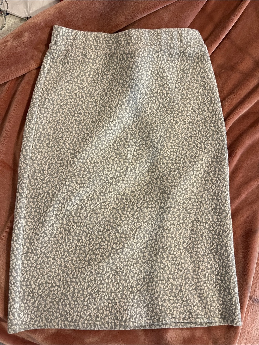 Loft cheetah shirt. Stretchy - 51% polyester